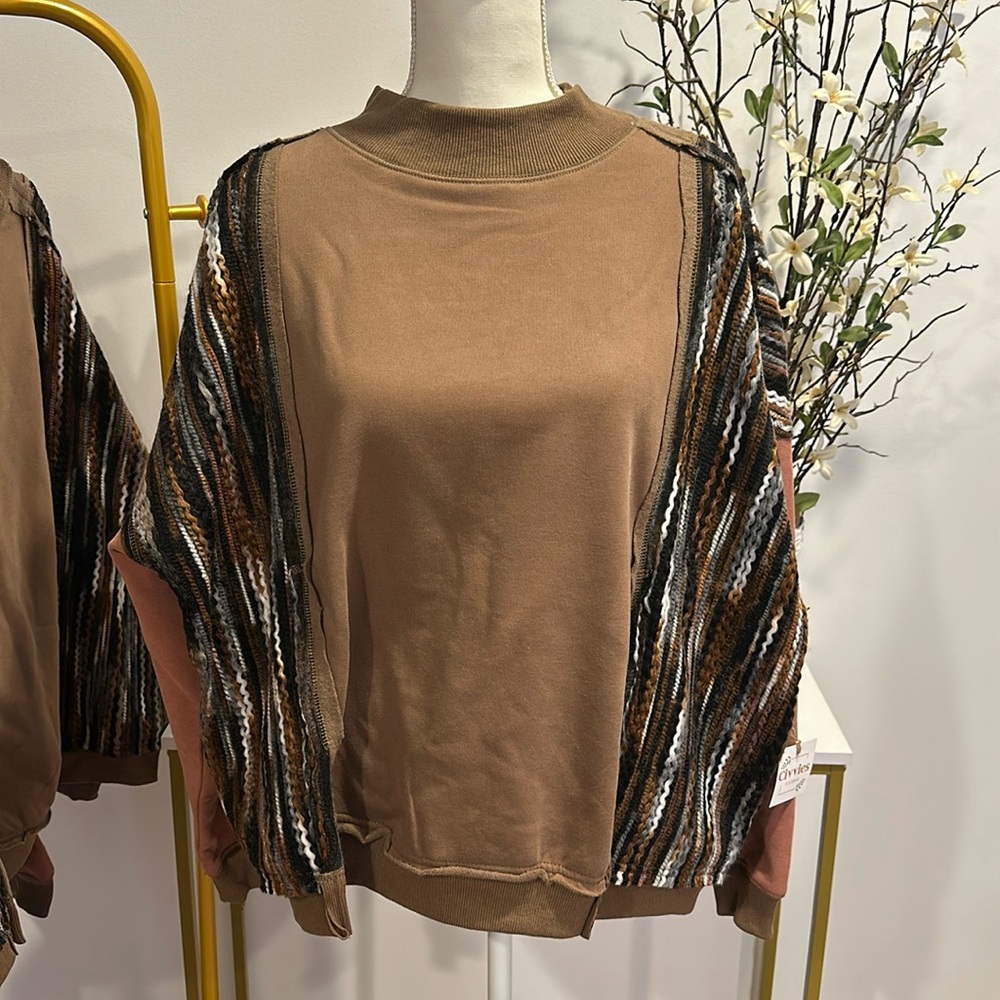 NWT Oli & Hali Side Slit Pullover